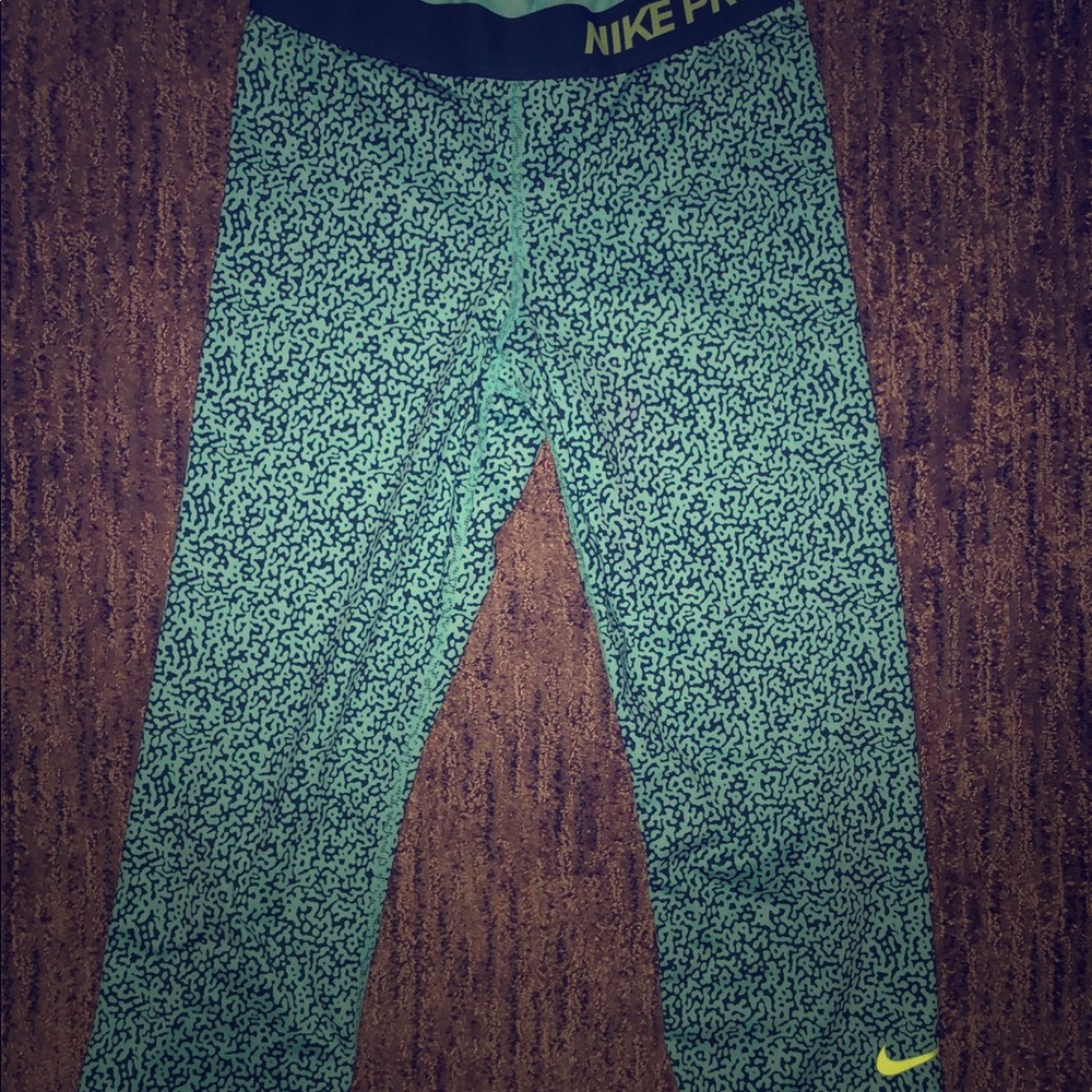 Nike pro athletic capris